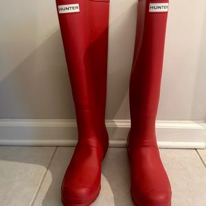 Gently Used Tall Hunter Boots in Classic Red